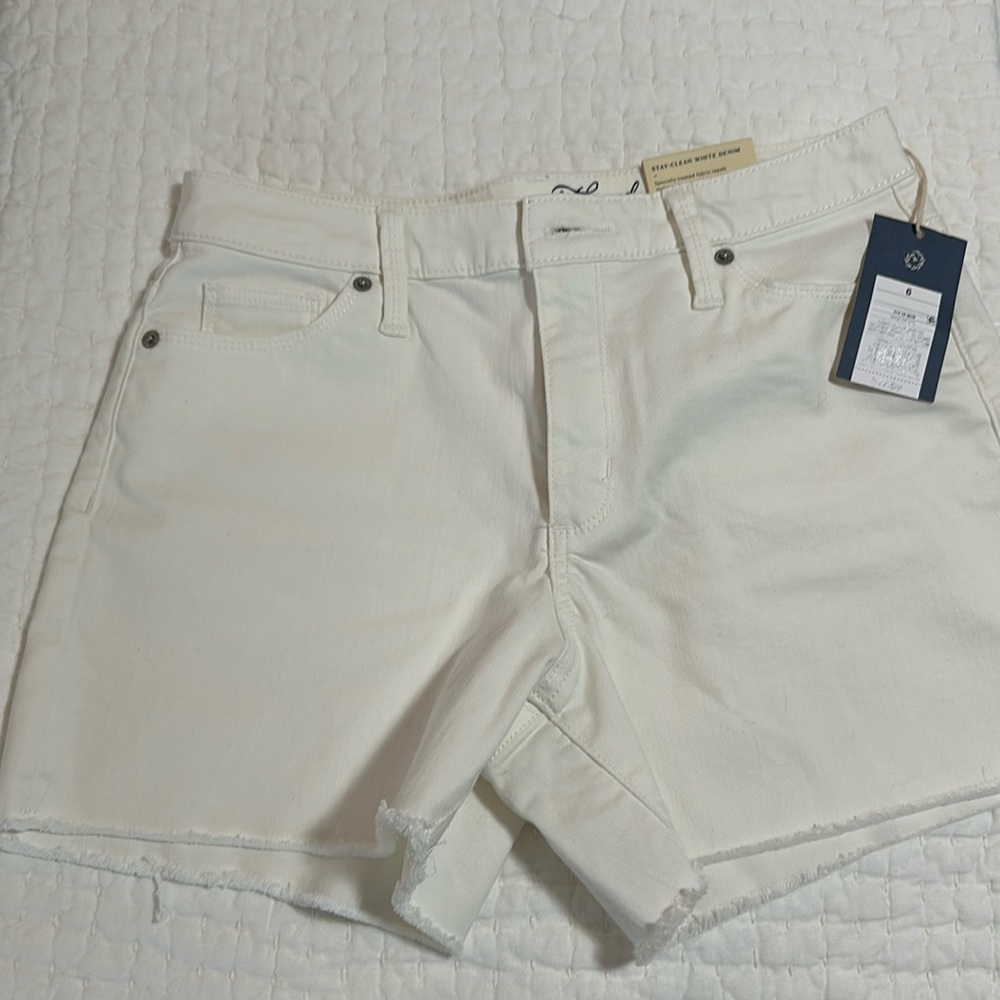 Universal Thread Stay-Clean White Denim Shorts